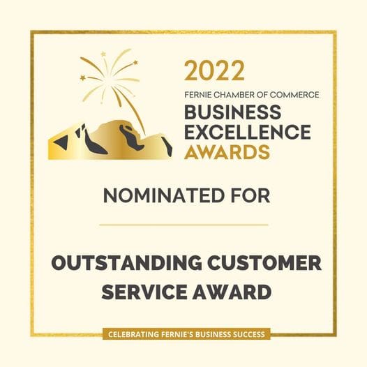 A gold award with the words " outstanding customer service award."